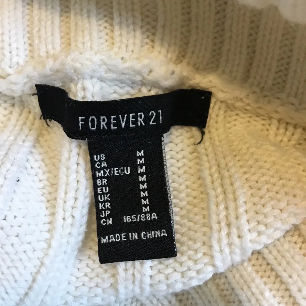 Forever 21 Cropped, oversized turtleneck sweater - Picture 4 of 7